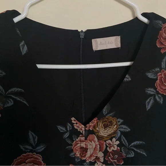 Altar’d State Small Floral Long Sleeve Cropped Top - Picture 3 of 8